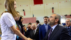 Mahir Ünal'dan Üniversiteli Taekwondo'culara Moral...