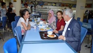Rektör Prof. Dr. Niyazi Can Öğrencilerle Sahur Yaptı..