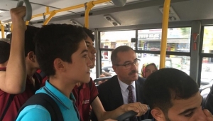 Başkan Güngör Öğrencilerle Otobüse Bindi...