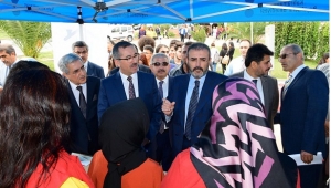 MAHİR ÜNAL GÖNÜLLÜLÜK PROJESİNİ BEĞENDİ..