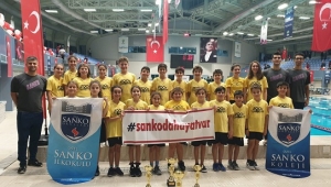SANKO’LU YÜZÜCÜLER CUMHURİYET İÇİN KULAÇ ATTI..