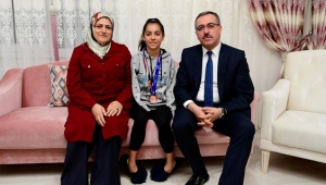 Başkan Güngör Milli Yüzücüyü Ziyaret Etti..