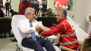Başkanlar Kan Verdi