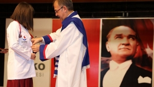 BEYAZ ÖNLÜK GİYDİLER...