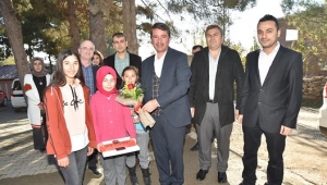 BAŞKAN OKUMUŞ’DAN; ÖĞRENCİLERE MANGALA OYUN SETİ..