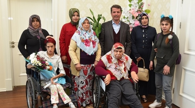 BAŞKAN OSMAN OKUMUŞ’TAN KADINLAR GÜNÜNE FARKLI KUTLAMA..