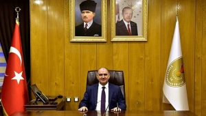 Bayrak ve vatan sevgimizi milli şairimiz muhteşem mısralarıyla ölümsüzleştirmiştir