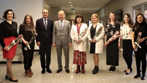 SANKO ÜNİVERSİTESİ’NDE KADINLARA GÜL DAĞITILDI...