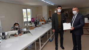 GÖKSUN TEKSTİL ATÖLYESİNDE 10 BİN ADET MESKE ÜRETİLDİ..