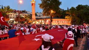 15 TEMMUZ’DA DEMİR YÜREKLİ İNSANLAR, ÇELİK ZIRHLI TANKLARI YENDİ..