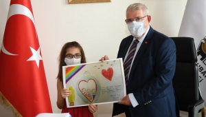 Başkan Mahçiçek, Yarışmada Kazananlara Hediyelerini Takdim Etti...