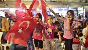 DULKADİROĞLU’NDAN 15 TEMMUZ’DA 15 BİN BAYRAK..