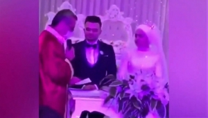 Damada nikah töreninde arkadaşlarından sürpriz..