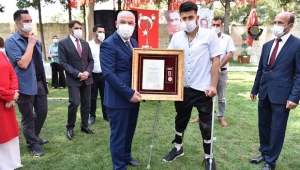 Şehit ailelerine devlet övünç madalyası verildi
