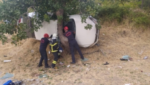 Otomobil ağaca çarptı 1 ölü 3 yaralı..