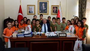 Gelecek nesiller adına umut bağladığımız gerçek güç, öğretmenlerimizdir..