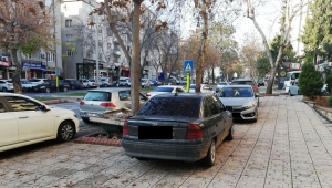 Kaldırım değil otopark....