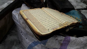 Cami yangınında Kur'an-ı Kerim'ler zarar görmedi..