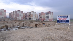 DULKADİROĞLU’NDAN GÜNEŞEVLER CAMİNE DESTEK..