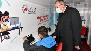 GÖKSUN'DA MOBİL ARAÇLAR EBA'YI ÖĞRENCİLERİN AYAĞINA GÖTÜRÜYOR..