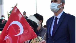 KAHRAMANLIK UNVANINI GURURLA TAŞIYORUZ..