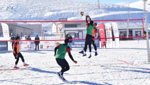 Yedikuyular’da Kar Voleybolu Rüzgârı Esti