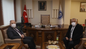 Vali Ömer Faruk Coşkun, İstiklal Üniversitesini ziyaret etti.