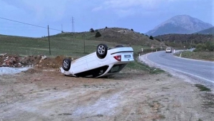 Kahramanmaraş’ta yoldan çıkan otomobil ters döndü