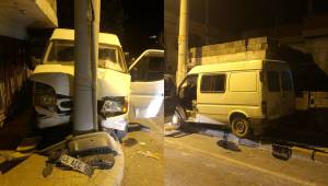Direksiyon Hakimiyetini kaybeden sürücü elektrik direğine çarptı