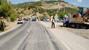 Hurdaya dönen otomobilden sağ kurtuldular