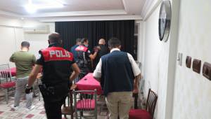 Yakalanınca gazetecilere, “Çekçek baba çek iyi çek madalya vericiler”