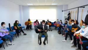 Dulkadiroğlu Gençlik Merkezi Gençlerin İlgi Odağı Oldu