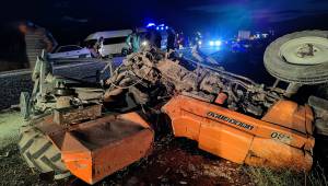 Kahramanmaraş’ta otomobil traktöre arkadan çarptı: 5 yaralı