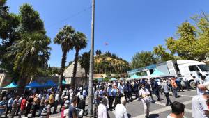 Başkanlar Aşure Dağıttı
