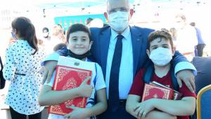 Onikişubat Belediyesi’nden Öğrencilere Hediye Kuran-ı Kerim..
