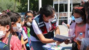 Jandarma ekipleri öğrencileri sevindirdi