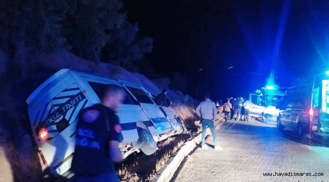 Üniversite öğrencilerinin içinde bulunduğu minibüs devrildi: 10 yaralı 