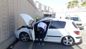 Otomobil beton duvara çarptı: 1 yaralı