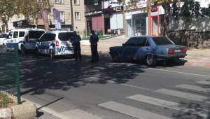 Yolun karşısına geçmek isteyen öğrenciye otomobil çarptı