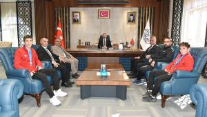 Başkan Aydın Şampiyon Güreşçileri Altınla Ödüllendirdi