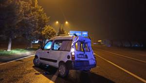 Kahramanmaraş’ta hafif ticari araç ağaca çarptı: 2 yaralı