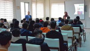 Kütüphanede Gençlerle Çay Simit Eşliğinde Söyleşi