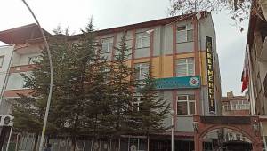 Otel odasında ölü bulundu..