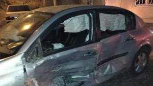 Otomobil pikap çarpıştı: 1 yaralı ..
