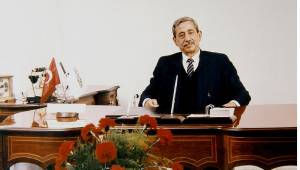 Anadolu'da sanayileşmenin öncülerinden olan Sani Konukoğlu, 28 yıl önce ebediyete intikal etti..