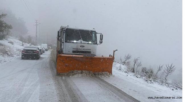 Onikişubat Belediyesi Kar Küreme Araçlarıyla 24 saat nöbette...