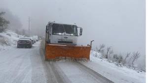 Onikişubat Belediyesi Kar Küreme Araçlarıyla 24 saat nöbette...