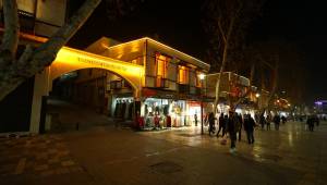 Tarihi Kapalı Çarşı şehrin turizmine ve bölgenin ticaret potansiyeline önemli katkı sağlıyor 