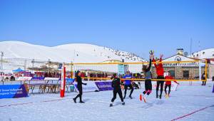 Yedikuyular’da Kar Voleybolu Avrupa Turu Başladı.