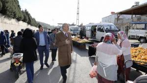 Başkan Okay Pazar esnafını ziyaret ederek hasbihal etti.